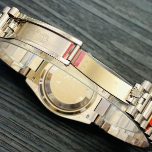 Premium Rolex Day-Date 40mm Super Clone Watch with Cash on Delivery 998160141 - macro shot | Rolex